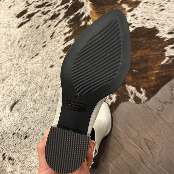 DV by Dolce Vita Nautry Silver Tip Mules in White 7.5 - Picture 7 of 7